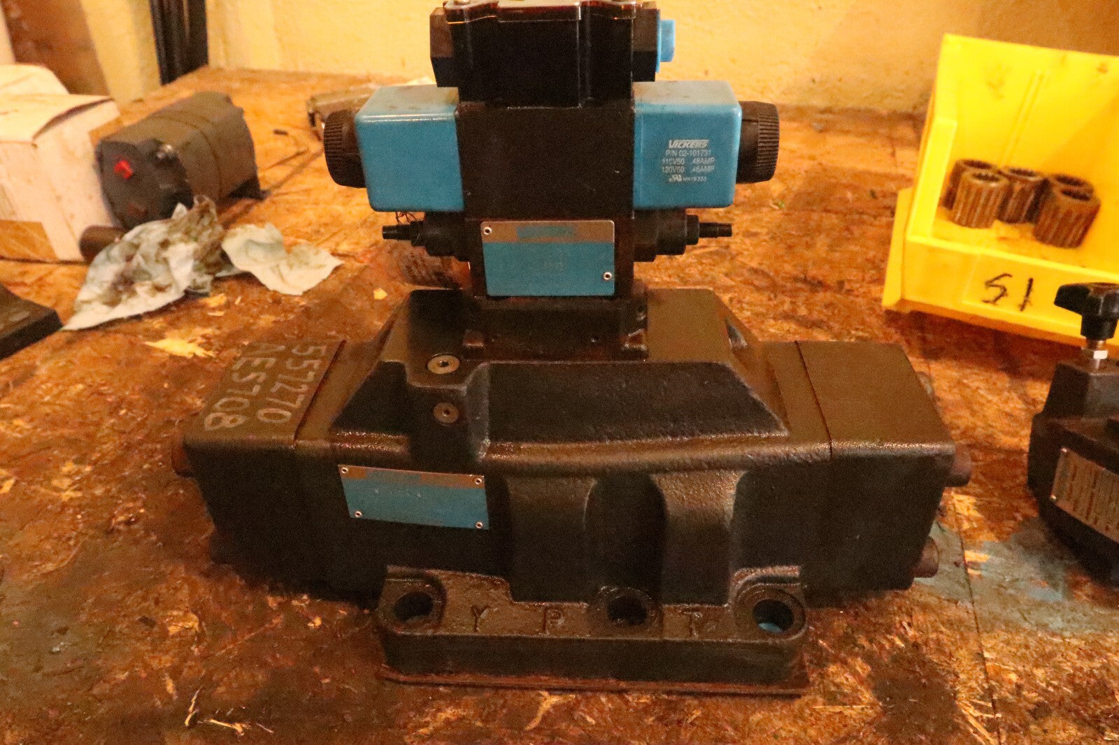Vickers Eaton Danfoss Directional Control Valve dg5v-10-s-6c-2-e-m-fw-b-10