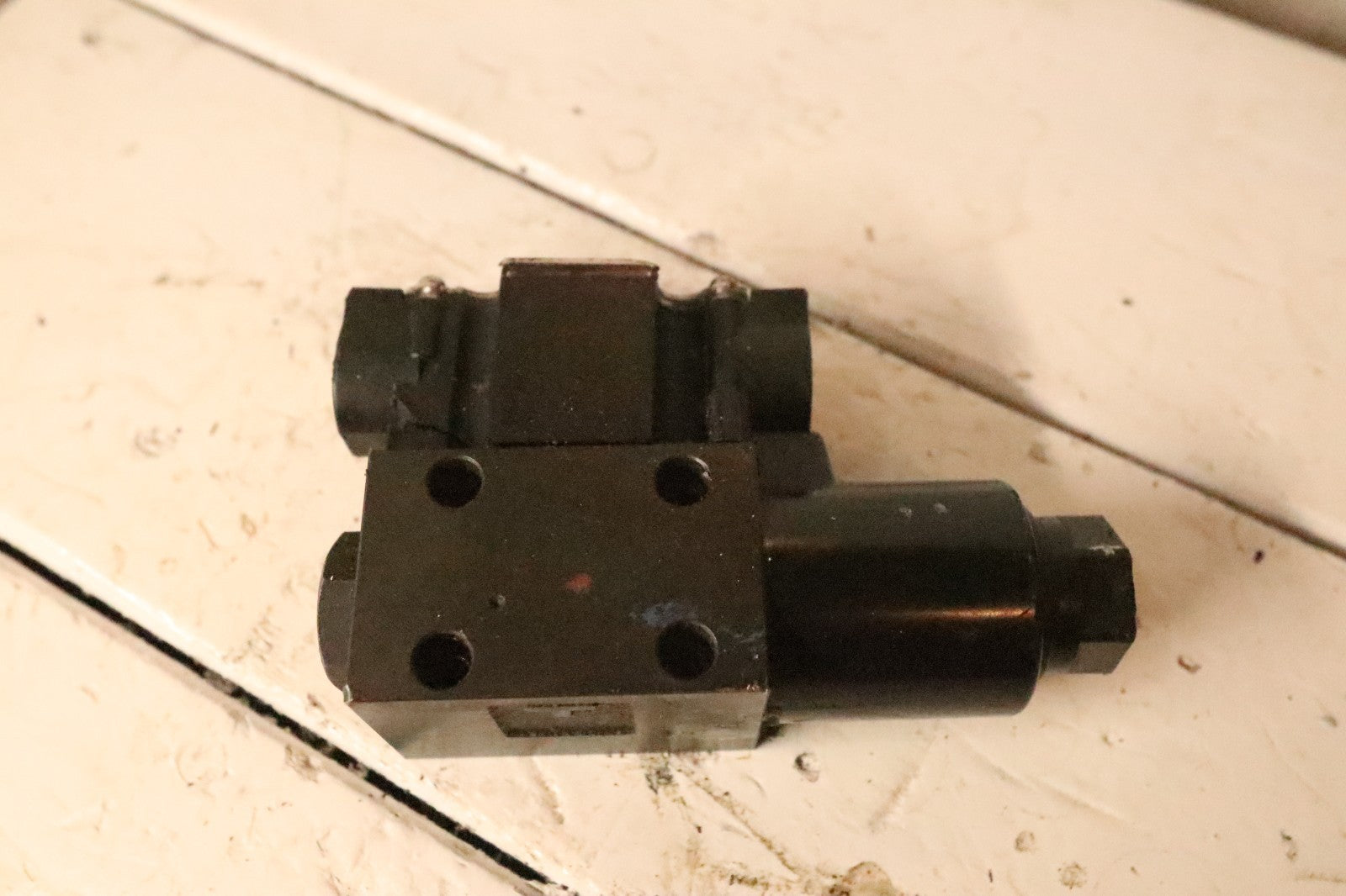 Yuken Direction valve DSG-01-2B2-D24-7007