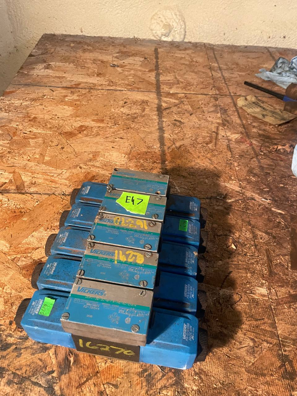 VICKERS DG4V-3S-2C-M-FW-H5-60-EN614 Solenoid Hydraulic Valve