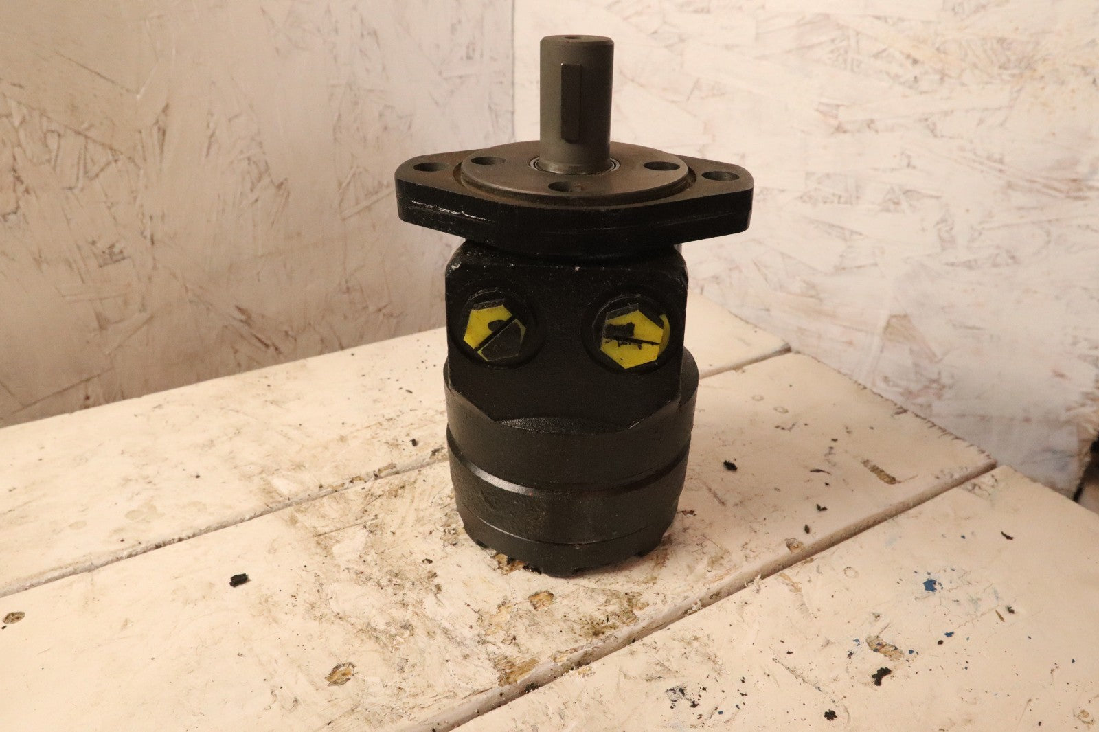 Eaton Char-Lynn 103 1037 010 Hydraulic Motor