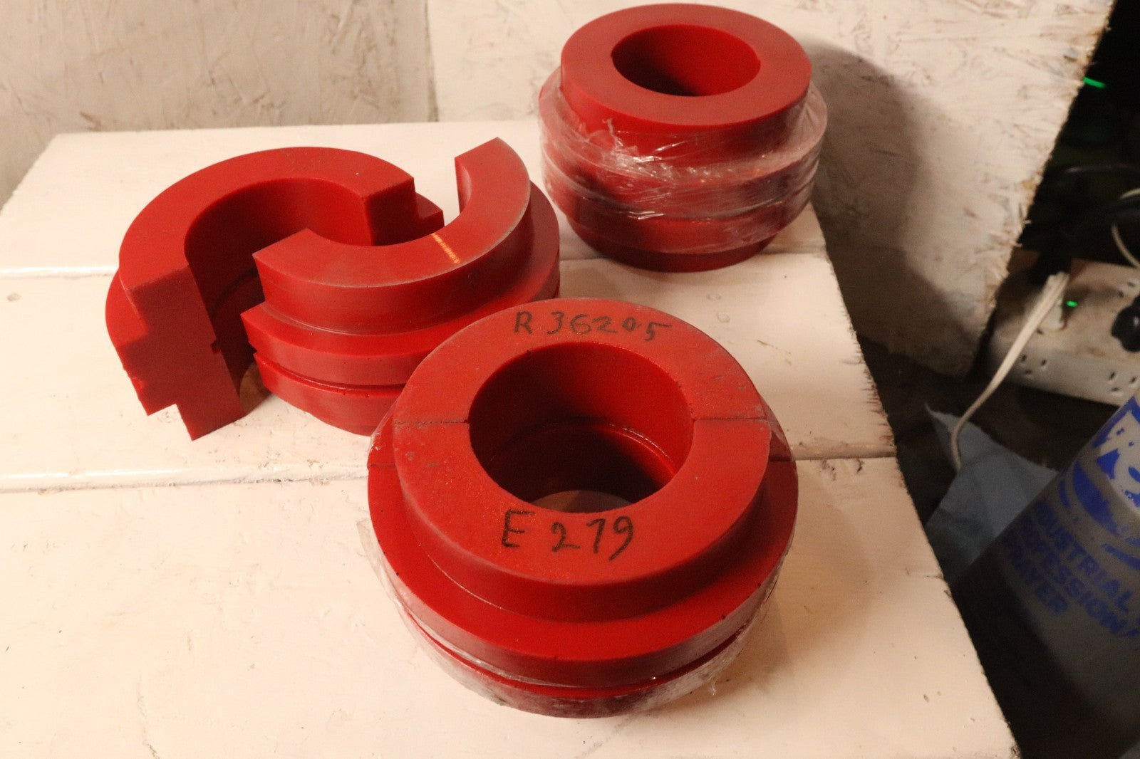 Redwood Plastics SAF 517 Split-Block Bearing Housings R-36205 750 Red
