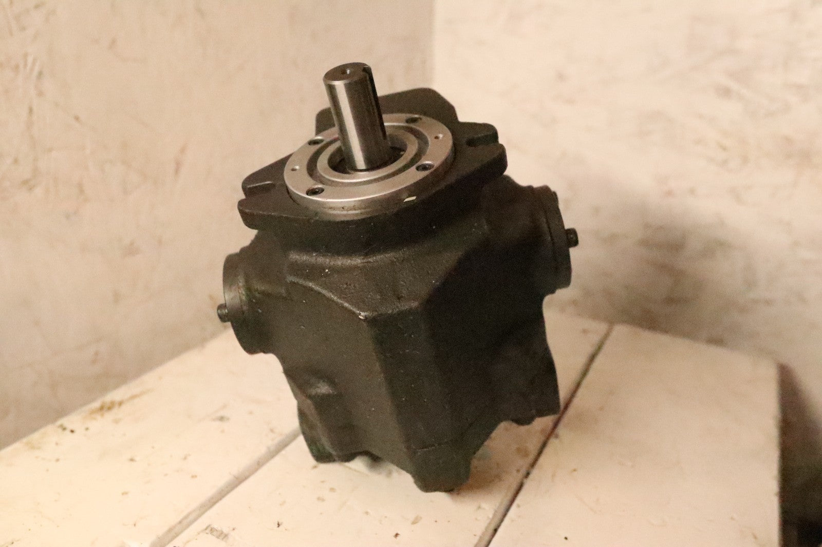 Yuken piston pump A16-F-R-00-H-S-K-D24-32408
