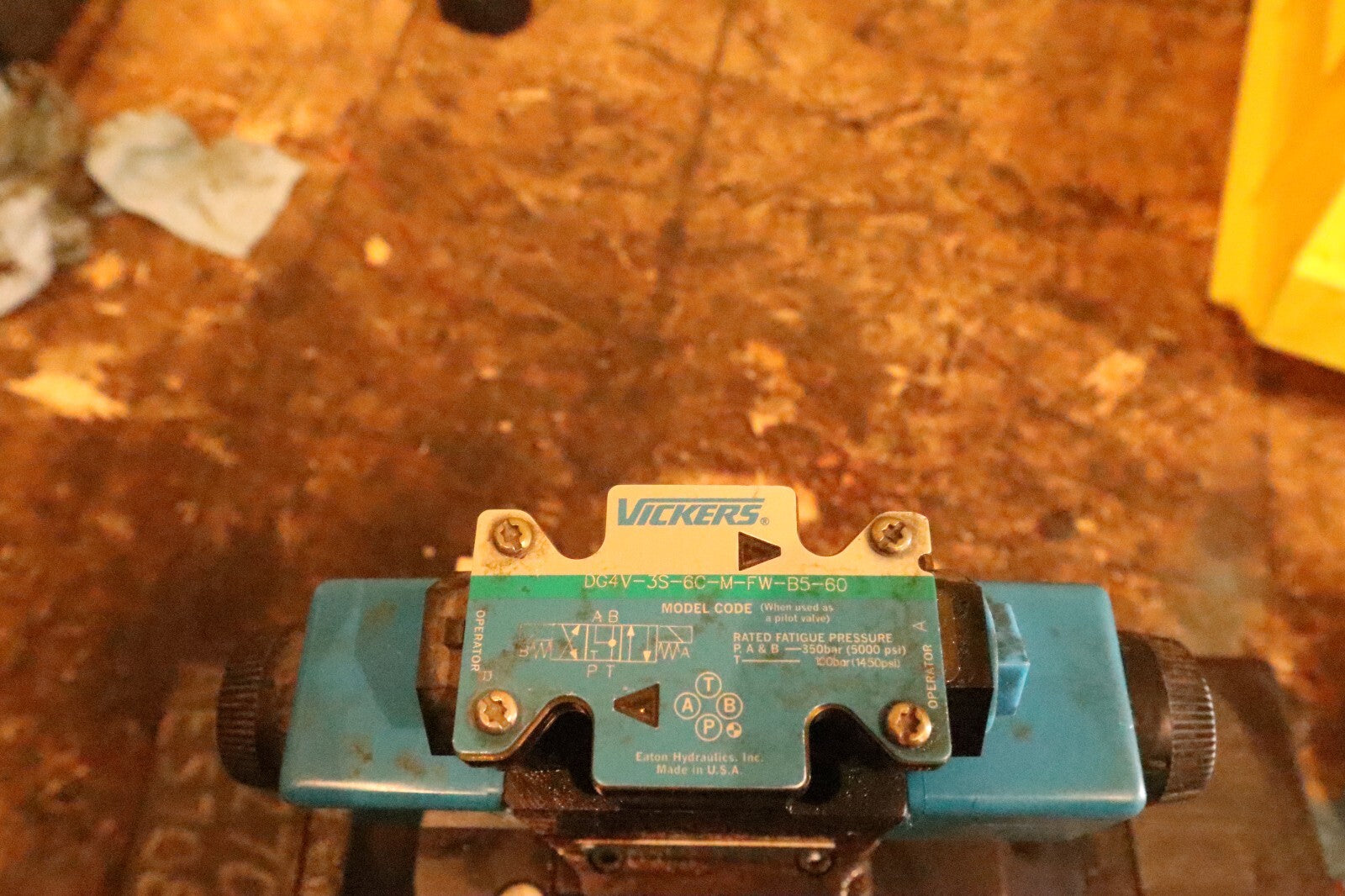 Vickers Eaton Danfoss Directional Control Valve dg5v-10-s-6c-2-e-m-fw-b-10