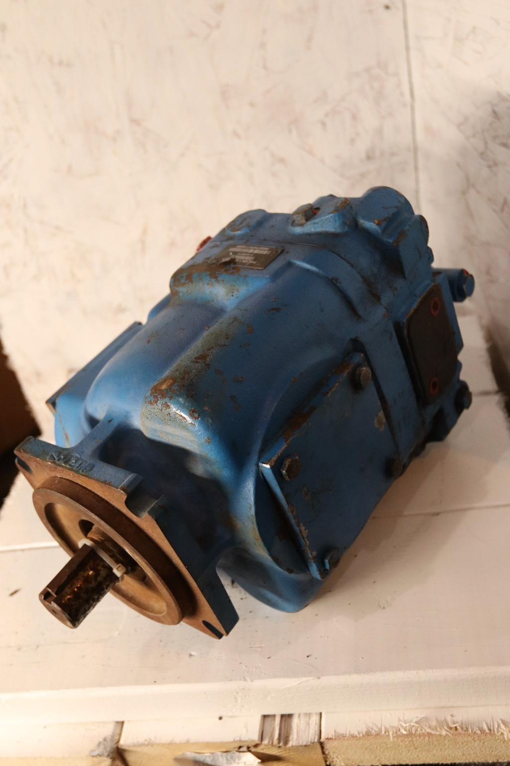 VICKERS PVE35R 2 22 C25 21 PISTON PUMP