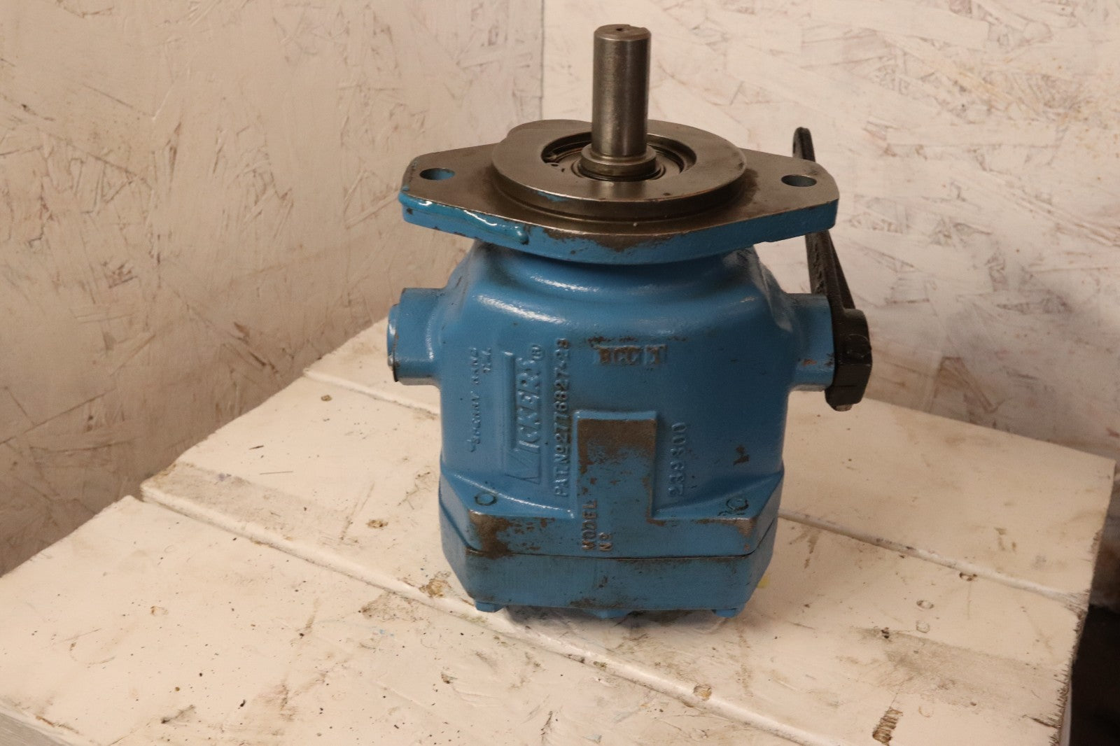 Vickers PVB 15 RDY 31 M 10 432068 Hydraulic Pump