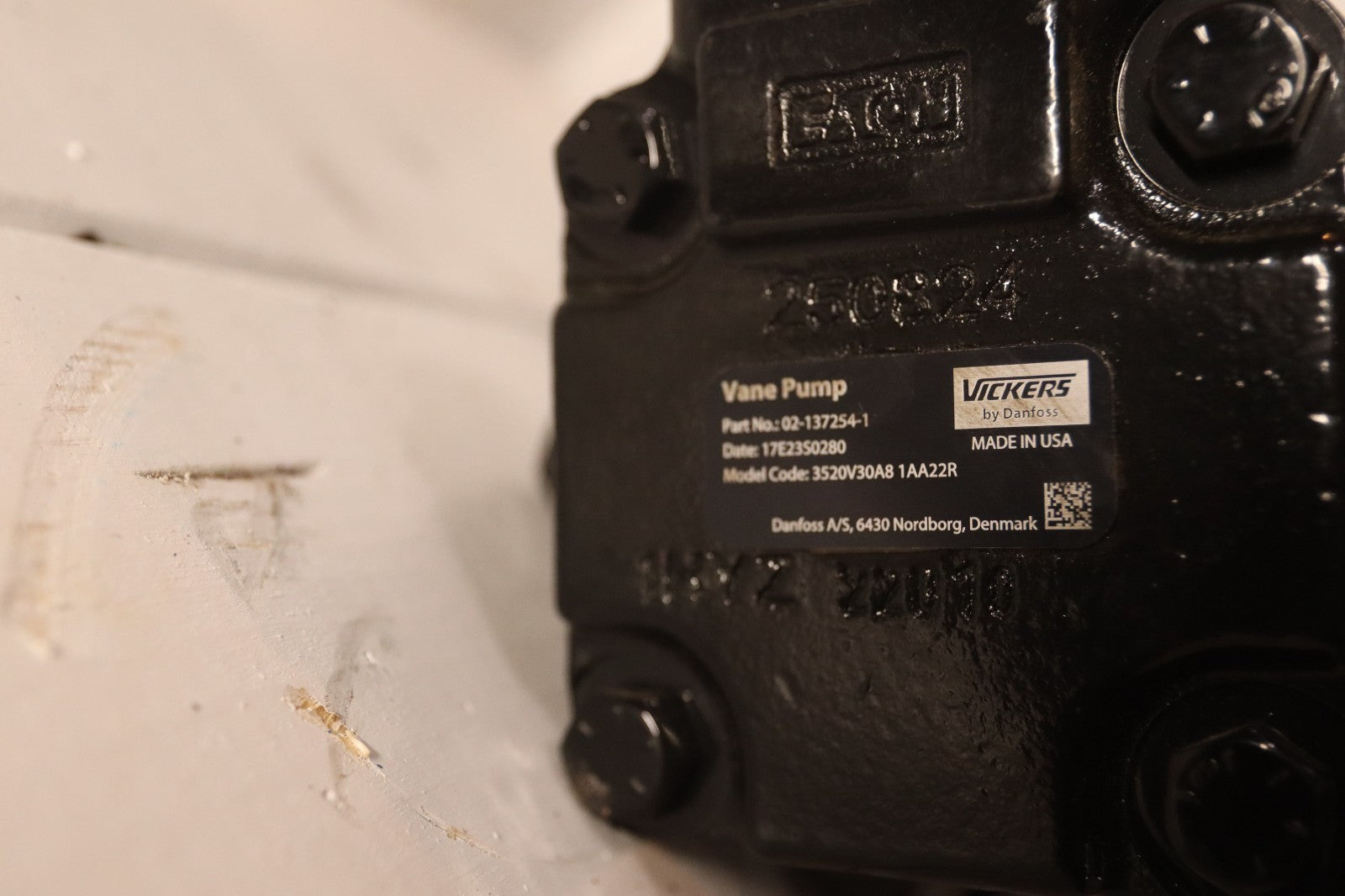 Vickers Fixed Displacement 02-137254-1 Double Vane Pump