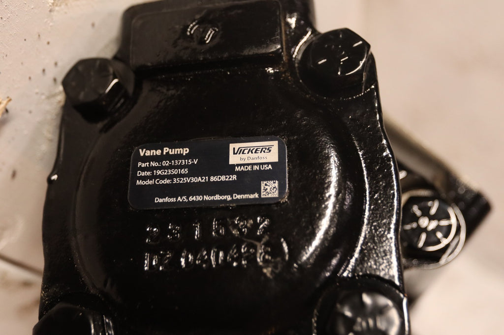 VICKERS 02-137315-V Model 3525V30A21 86DB 22R VANE PUMP – NEW