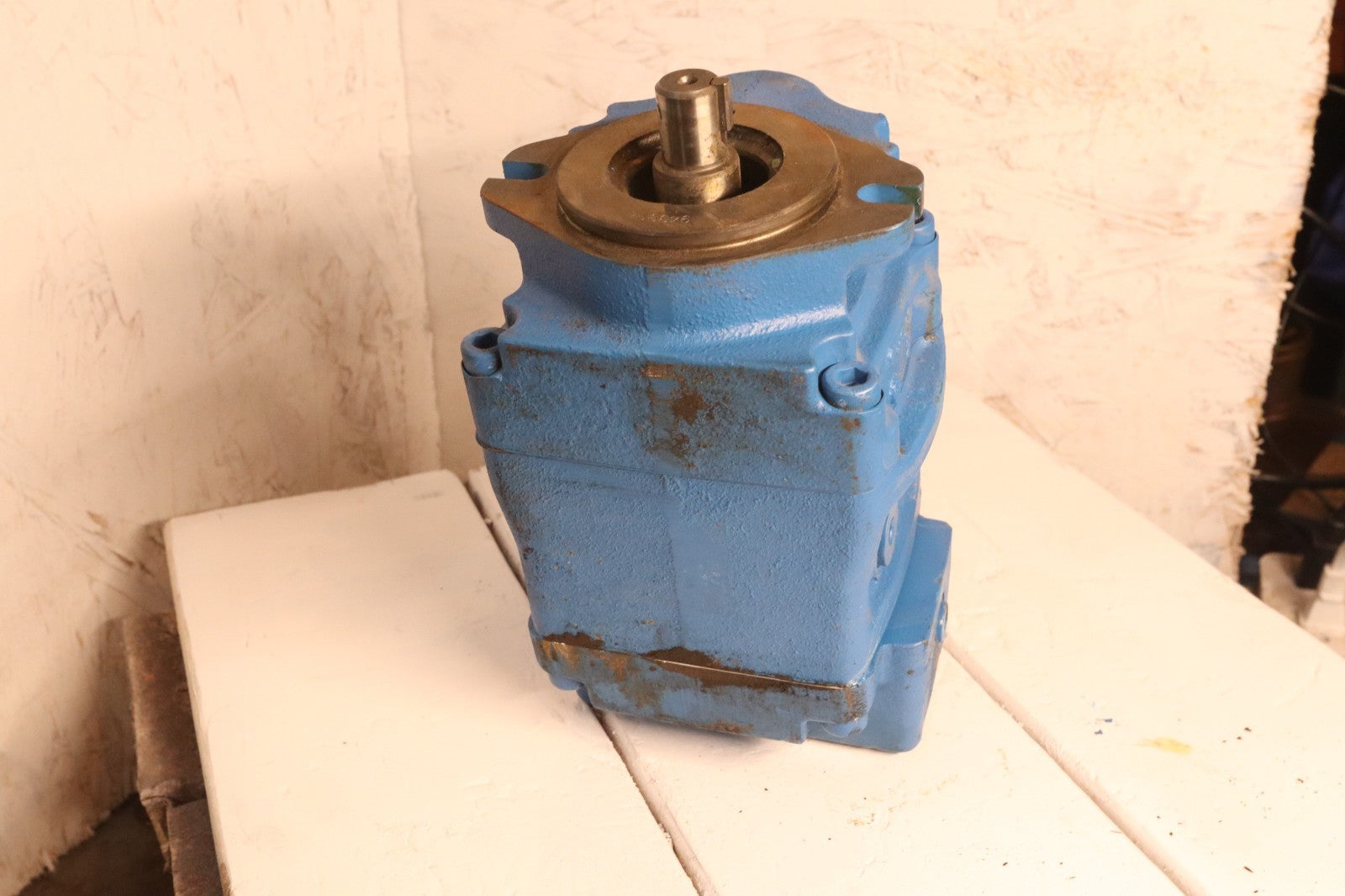 EATON PVM018ER Hydraulic Pump 123AL00909A