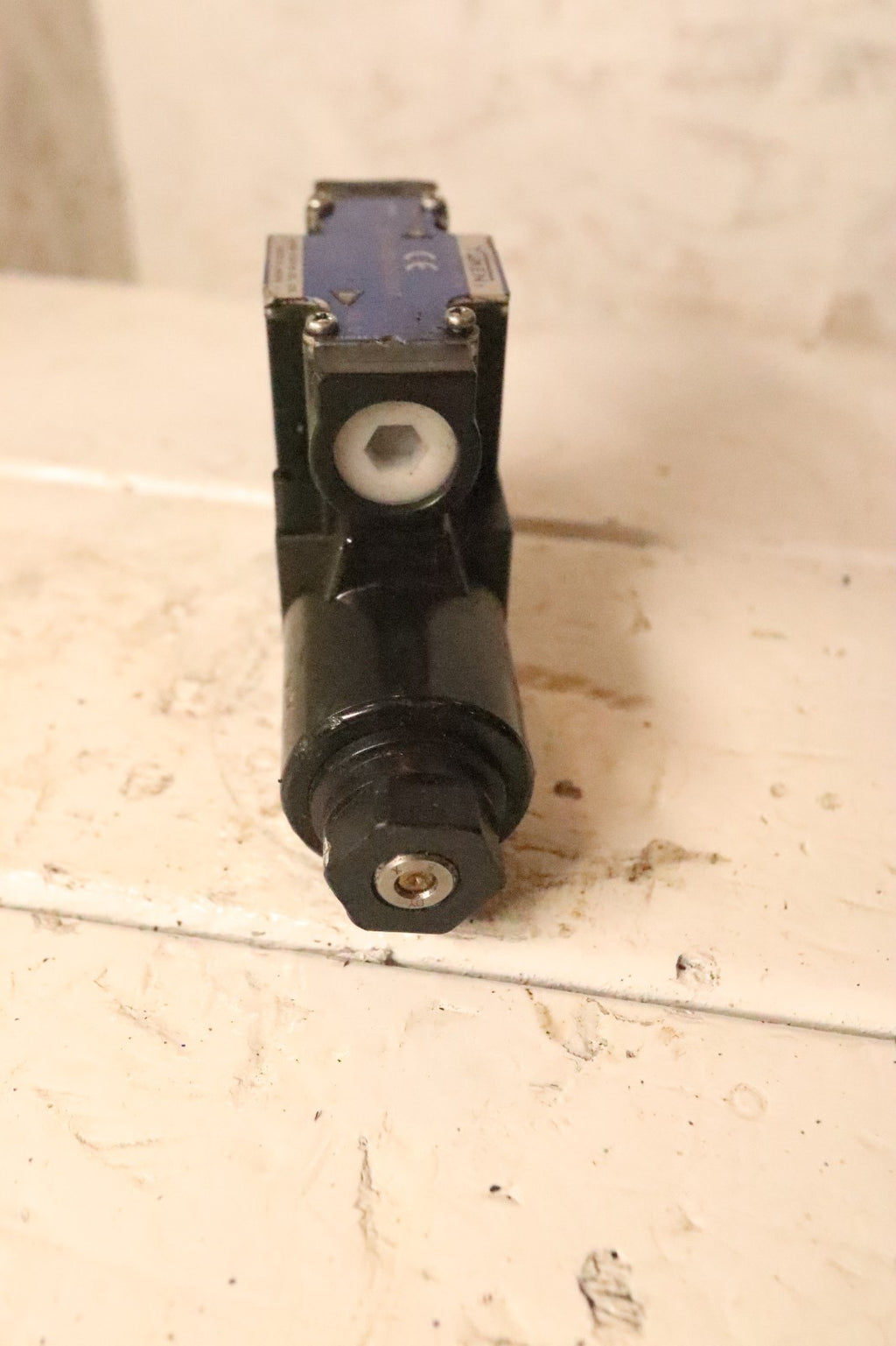 Yuken Direction valve DSG-01-2B2-D24-7007